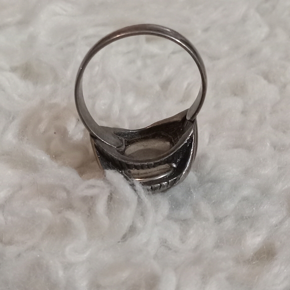 Elegant Black Stone Silver Ring - Picture 3 of 9